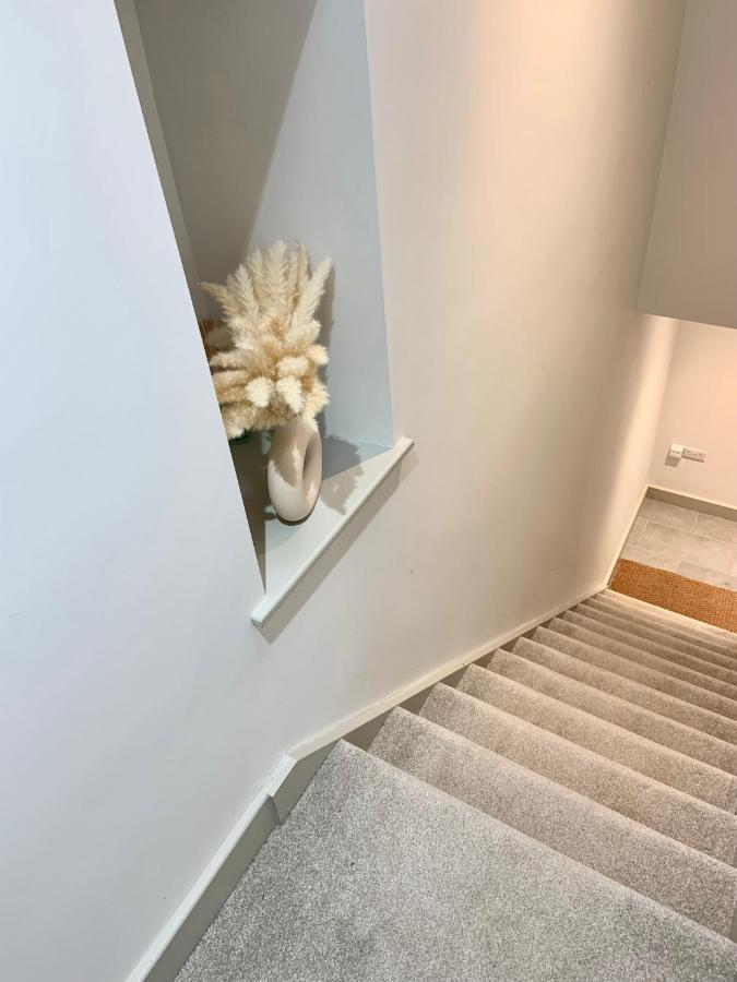 19A Brooks Road Apartment Street Exterior foto